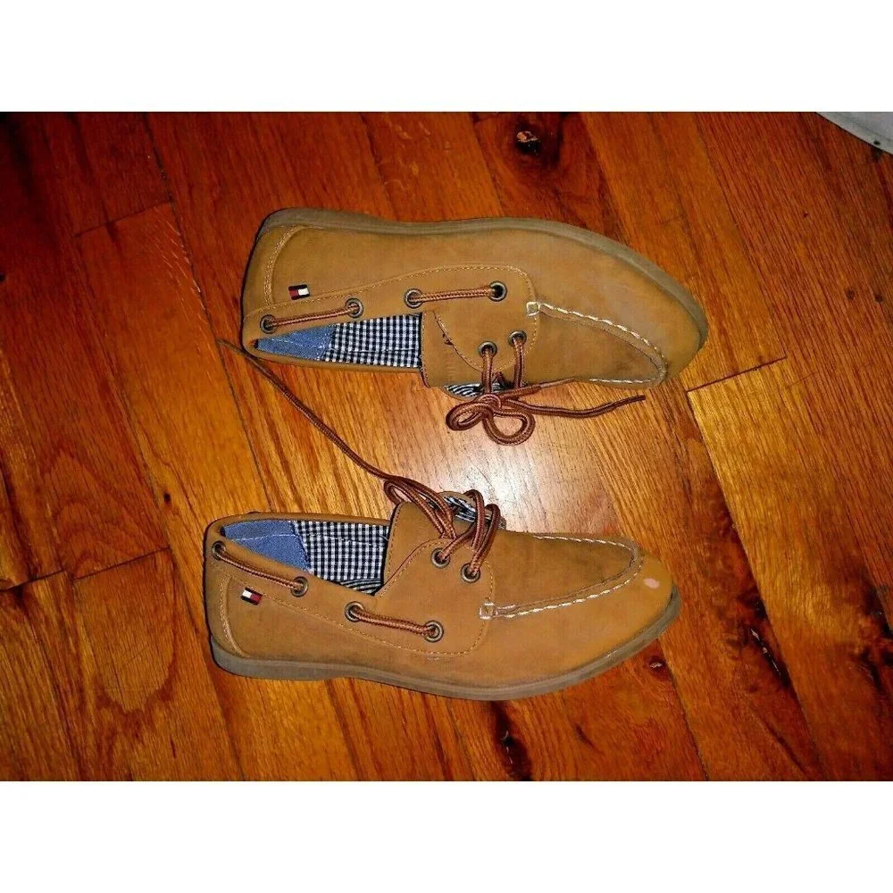 Boys Tommy Hilfiger Douglas Boat Shoes Size 2 Brown/tan/camel Used